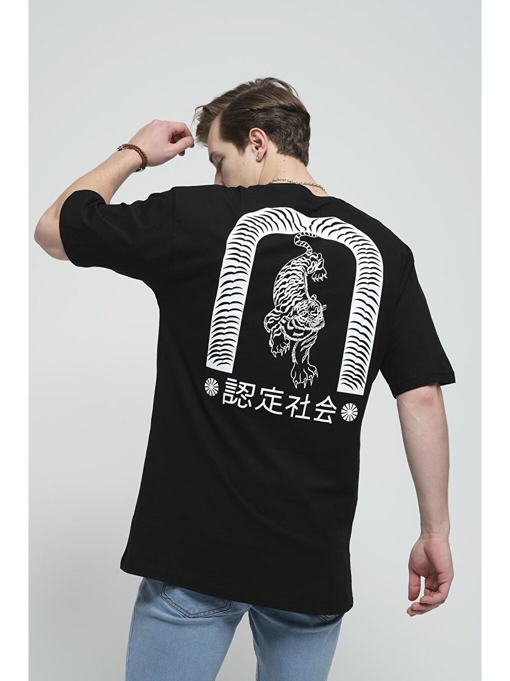 Siyah Baskılı Unisex Oversize Bisiklet Yaka Tişört-1