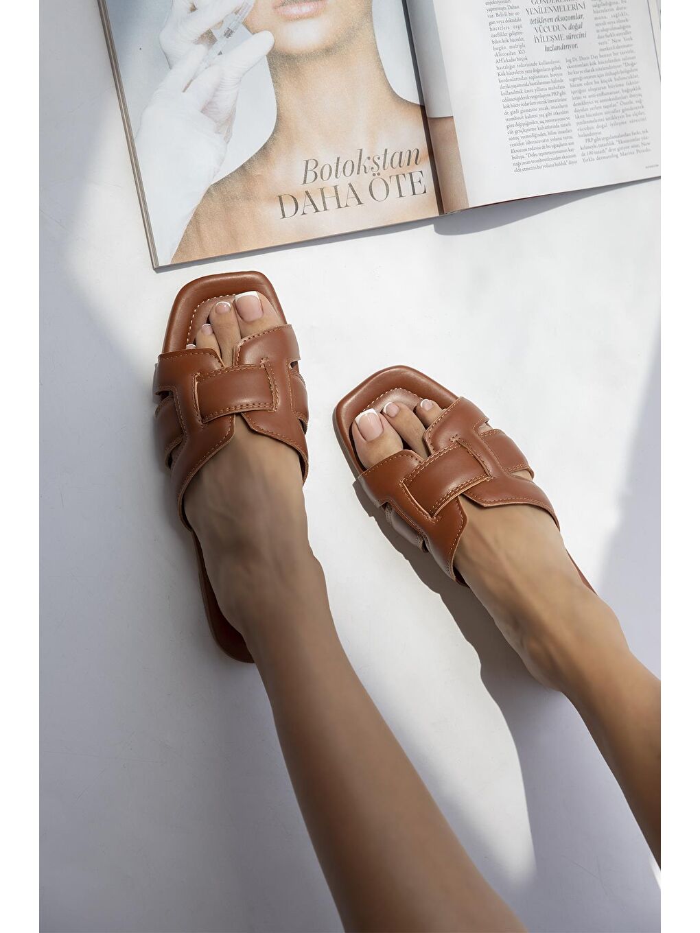 Kahverengi Huxx Kadın Tek Bant Günlük Deri Terlik Taba