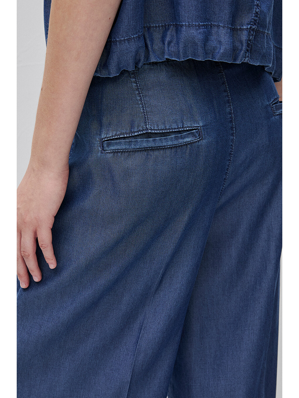 Kadın Mavi Bol Paça Cepli Denim Pantolon-5