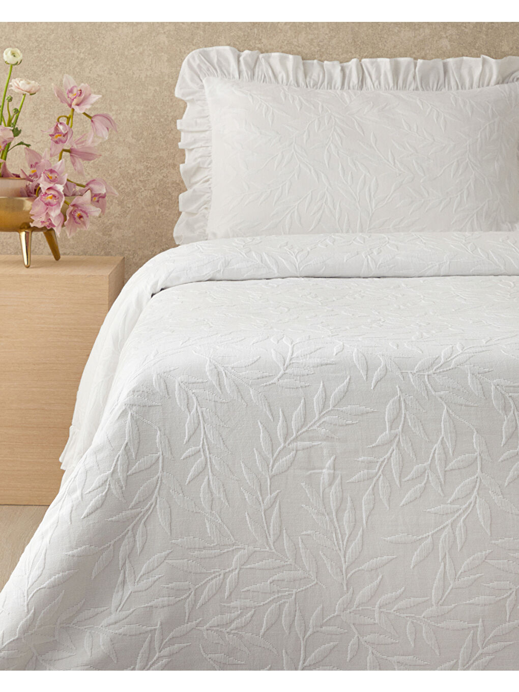Alvin Pamuklu Fırfırlı Çift Kişilik Yatak Örtüsü Takımı 220x240 cm Beyaz-1