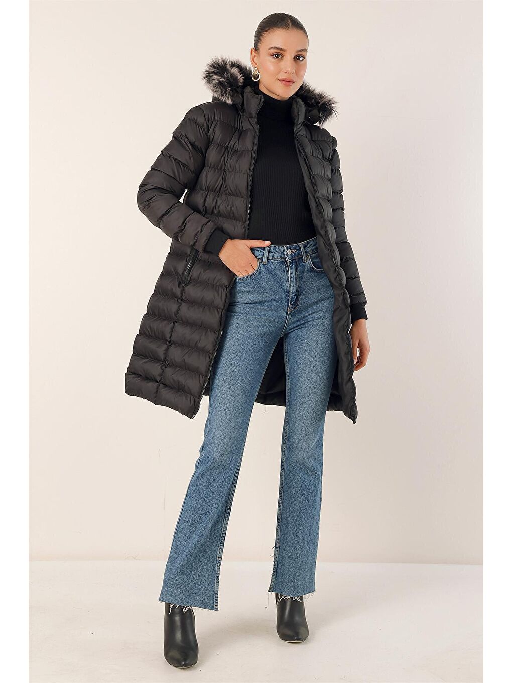 5165 Kapüşonlu Uzun Şişme Mont - Siyah