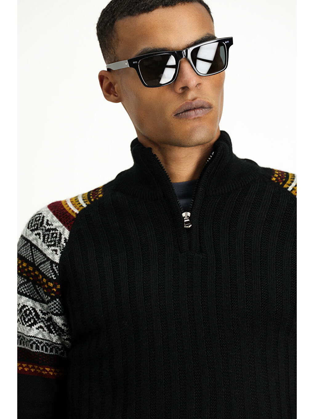 Siyah Dik Yaka Slim Fit Dar Kesim Fermuarlı Desenli Triko Kazak-3