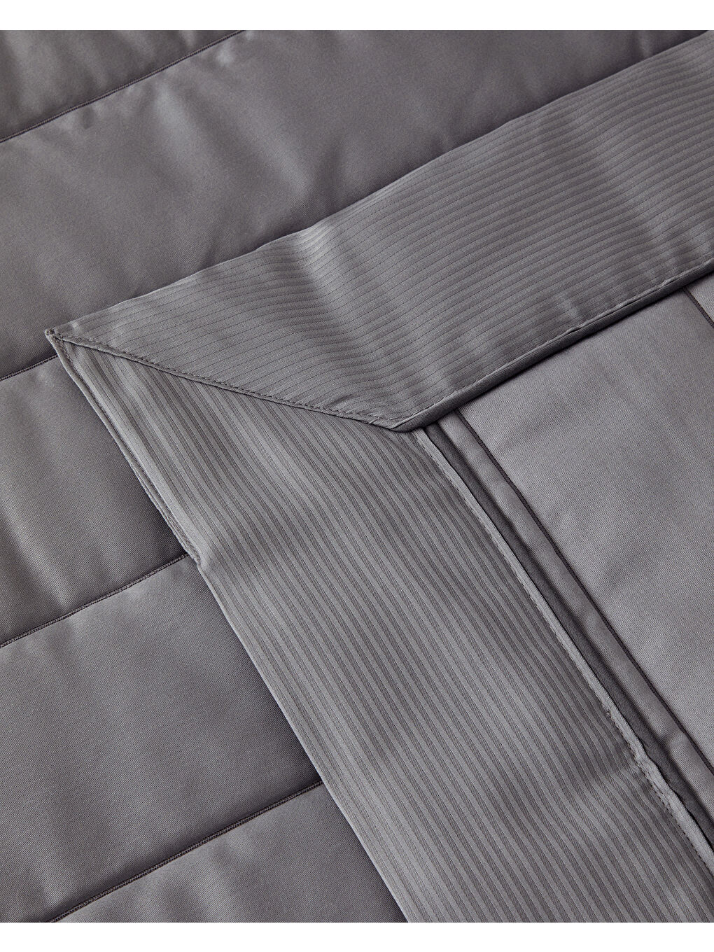 Valery Pamuk Saten Kapitoneli Çift Kişilik Yatak Örtüsü Takımı Koyu Gri-3
