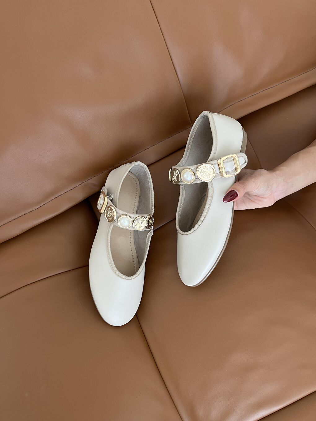 Leonardo Kadın Aksesuar Detay Deri Babet Bej