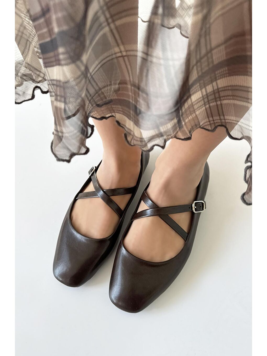 Kahverengi Blake Kadın Çapraz Kemer Detay Kırışık Deri Babet Kahve