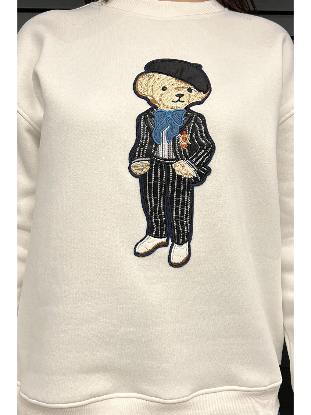 Beyaz Kadın Bisiklet Yaka Aplikeli Sweatshirt (aplike Ayılar Farklı Gelebilir)-2