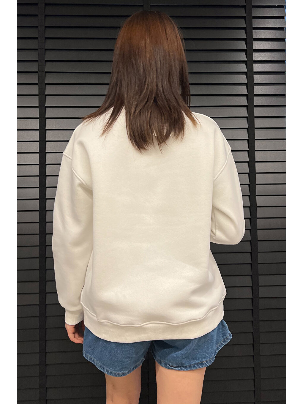Beyaz Kadın Bisiklet Yaka Aplikeli Sweatshirt (aplike Ayılar Farklı Gelebilir)-3