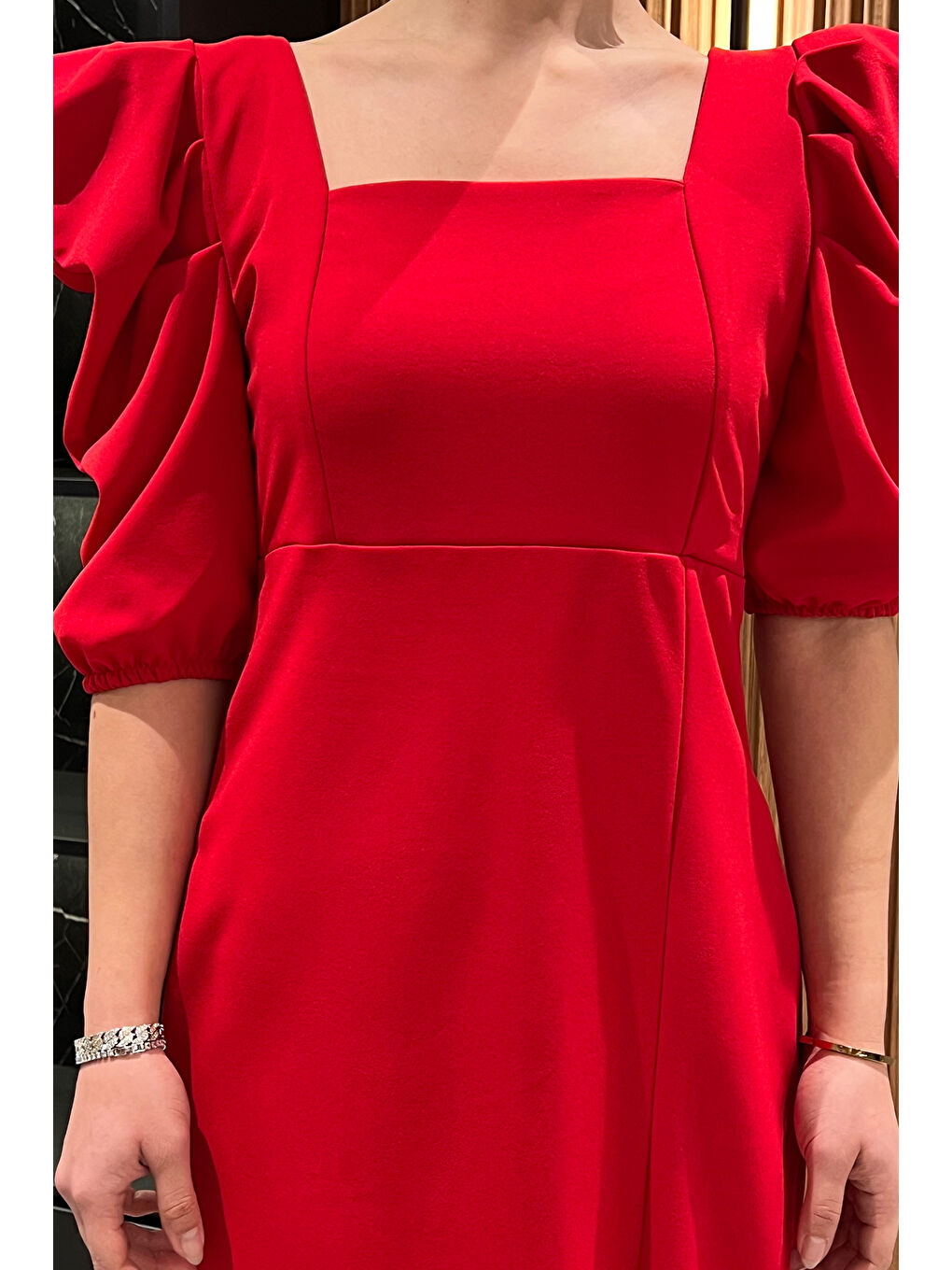 Kırmızı Kadın Sırt Dekolteli Yırtmaçlı Kare Yaka Elbise-2