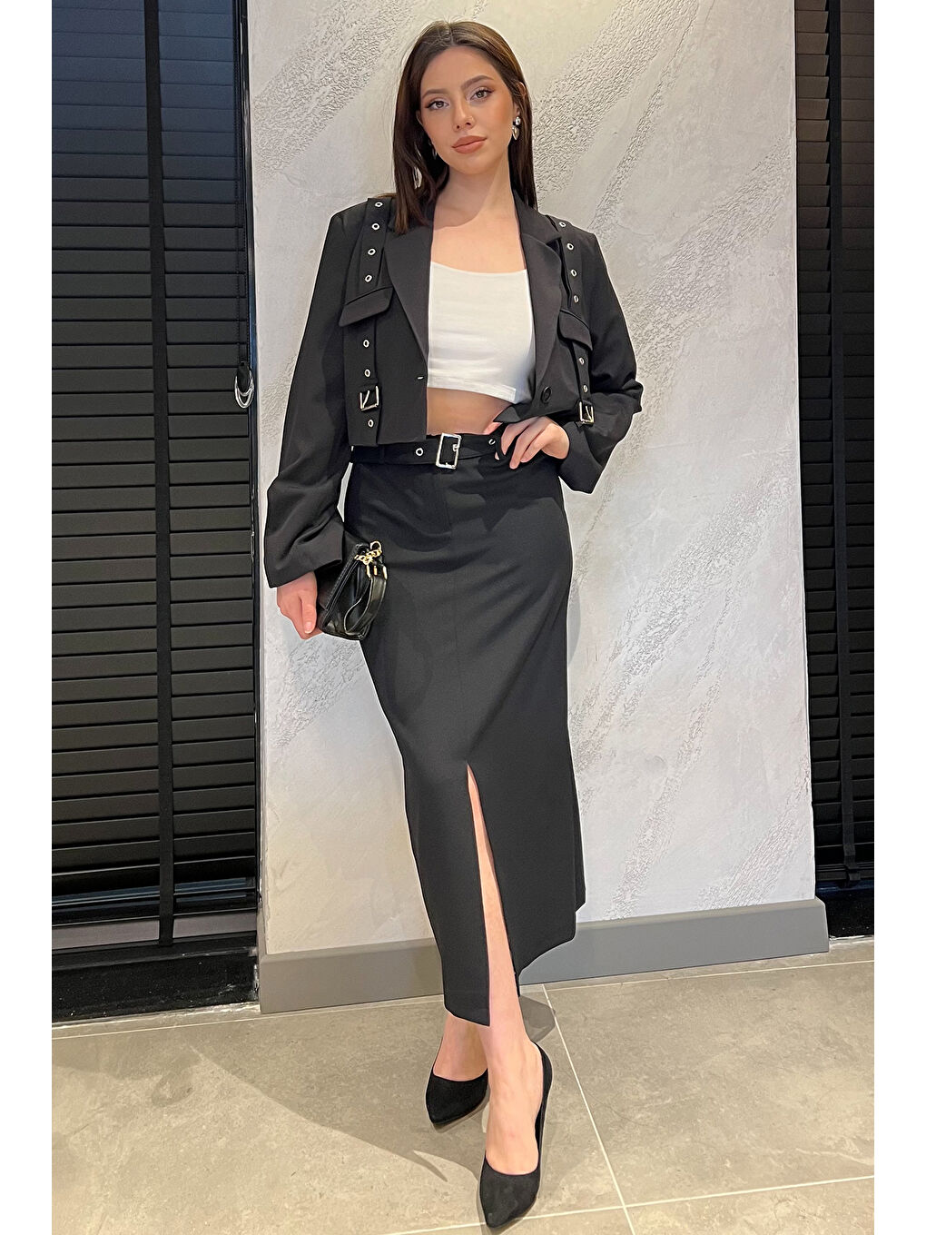 Siyah Kadın Kemerli Yırtmaçlı Kalem Etek