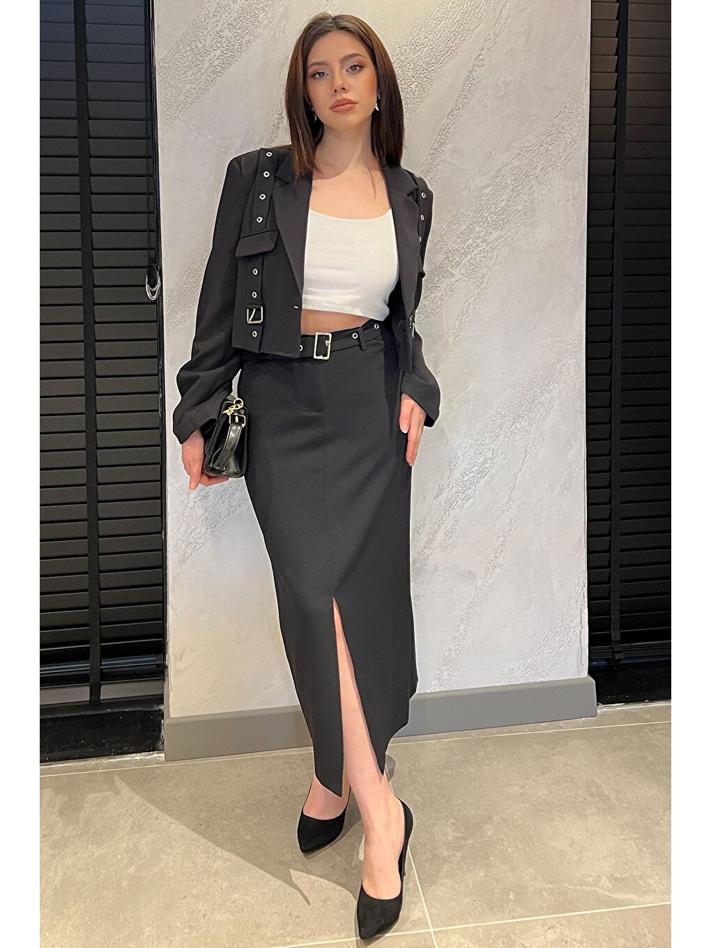 Siyah Kadın Kemerli Yırtmaçlı Kalem Etek-1