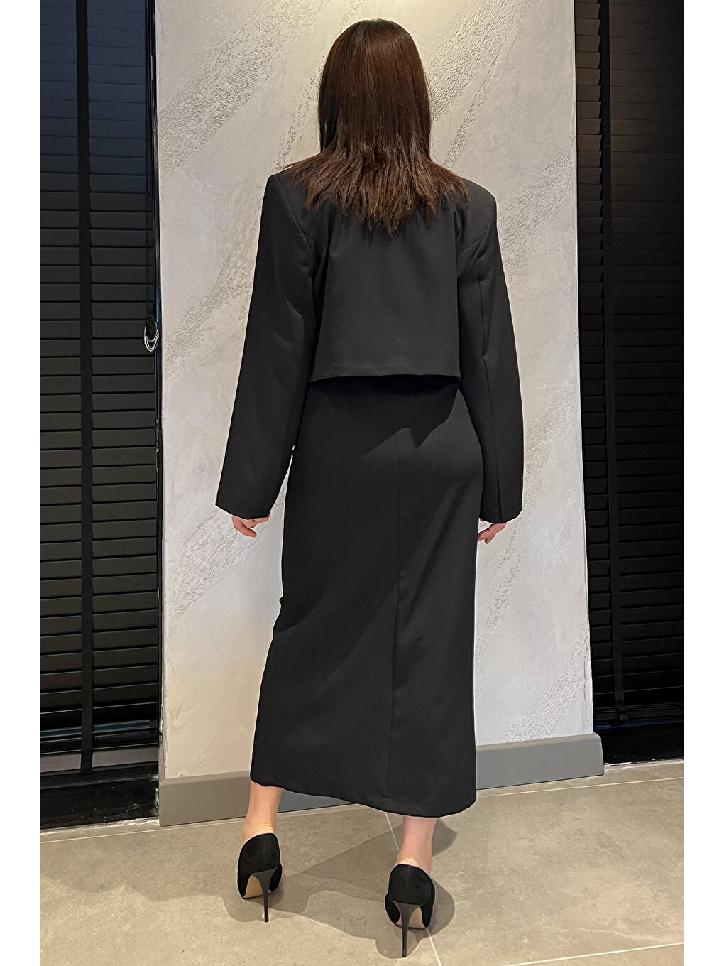 Siyah Kadın Kemerli Yırtmaçlı Kalem Etek-3