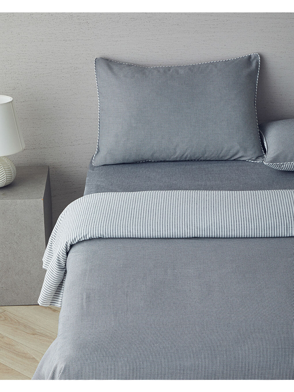 Pied de poule İpliği Boyalı Çift Taraflı Çift Kişilik Nevresim Takımı Siyah-2