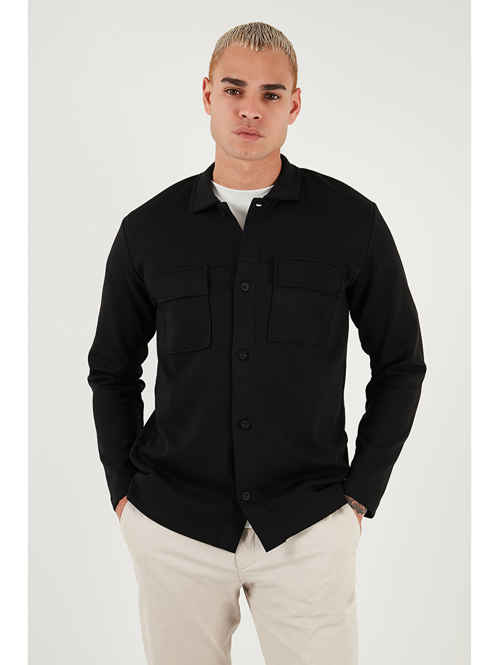 Siyah Pamuklu Regular Fit Klasik Yaka Göğüs Cep Detaylı Gömlek 5901220-5