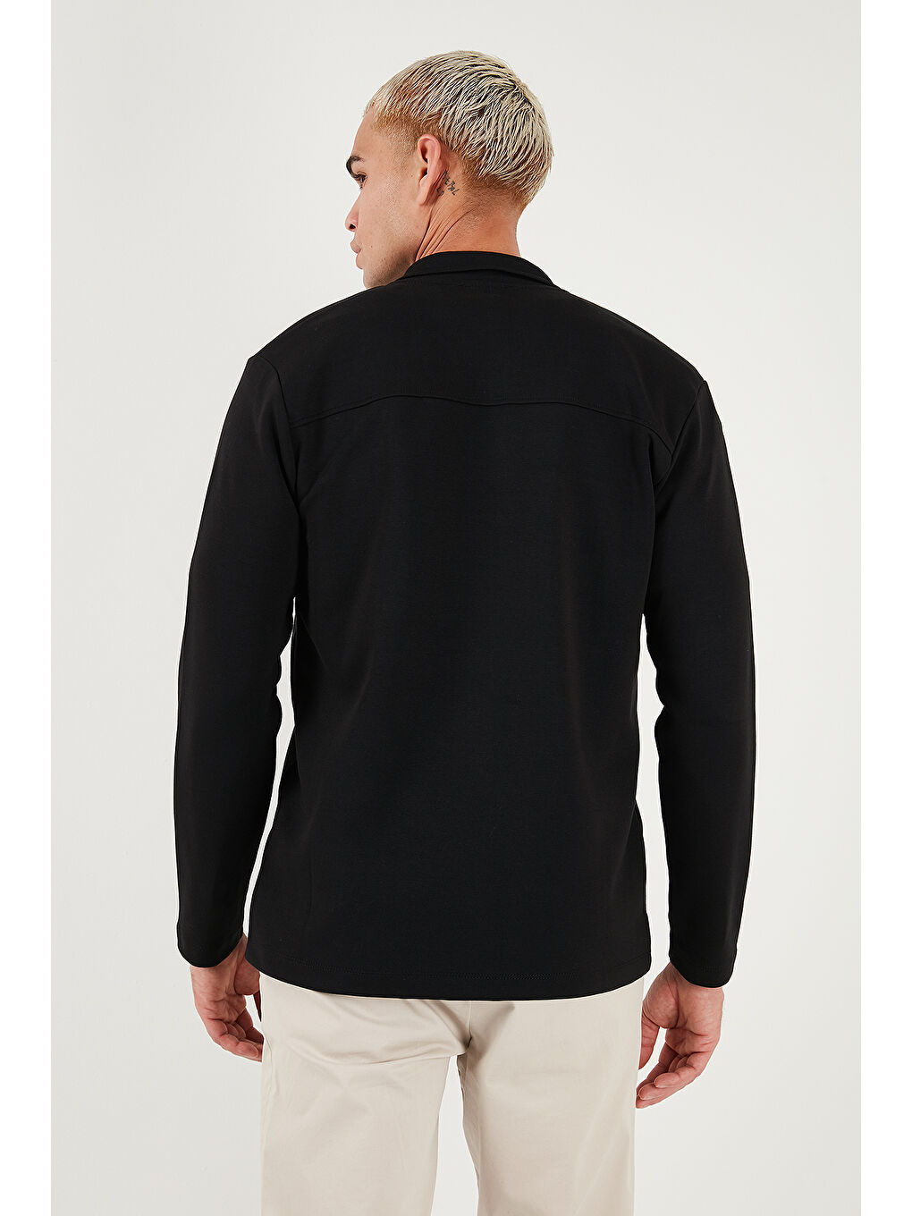 Siyah Pamuklu Regular Fit Klasik Yaka Göğüs Cep Detaylı Gömlek 5901220-6