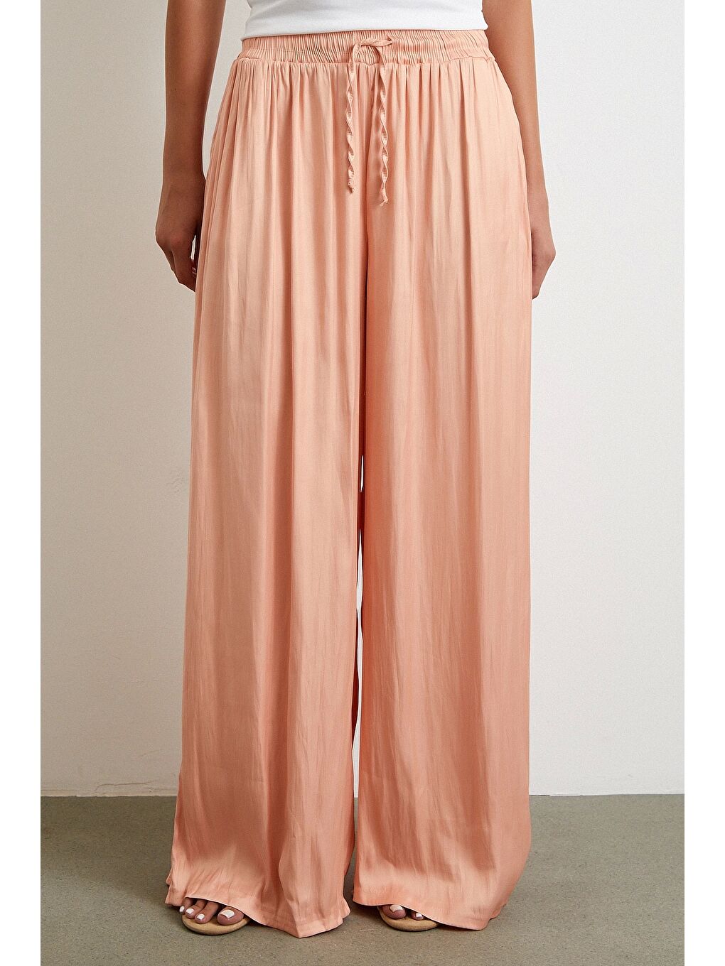 Pembe Beli Lastikli Geniş Paça Büzgülü Pantolon Pudra-3