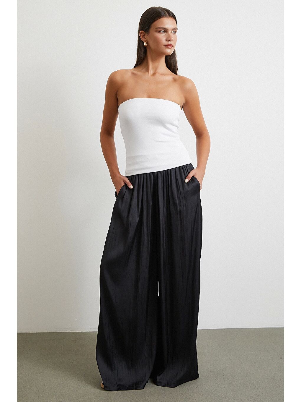 Beli Lastikli Geniş Paça Büzgülü Pantolon Siyah-1