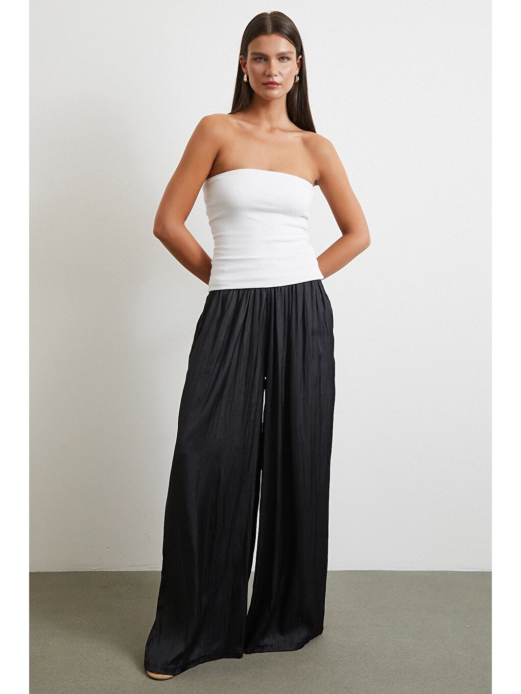 Beli Lastikli Geniş Paça Büzgülü Pantolon Siyah-2