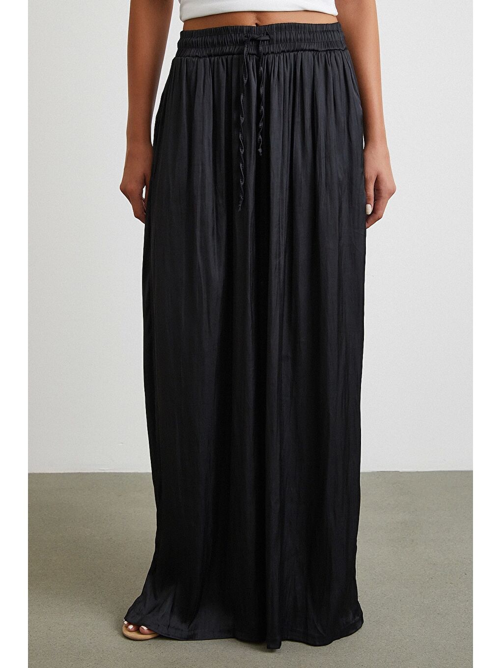 Beli Lastikli Geniş Paça Büzgülü Pantolon Siyah-3