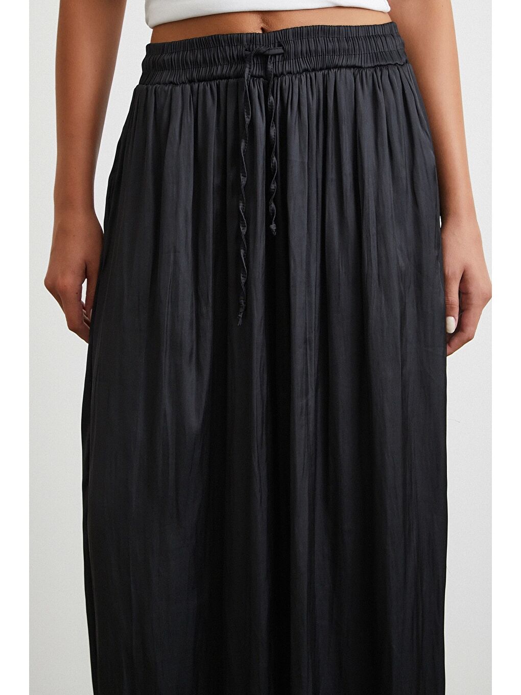 Beli Lastikli Geniş Paça Büzgülü Pantolon Siyah-4