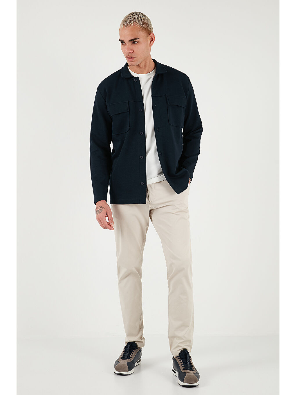 Lacivert Pamuklu Regular Fit Klasik Yaka Göğüs Cep Detaylı Gömlek 5901220-1