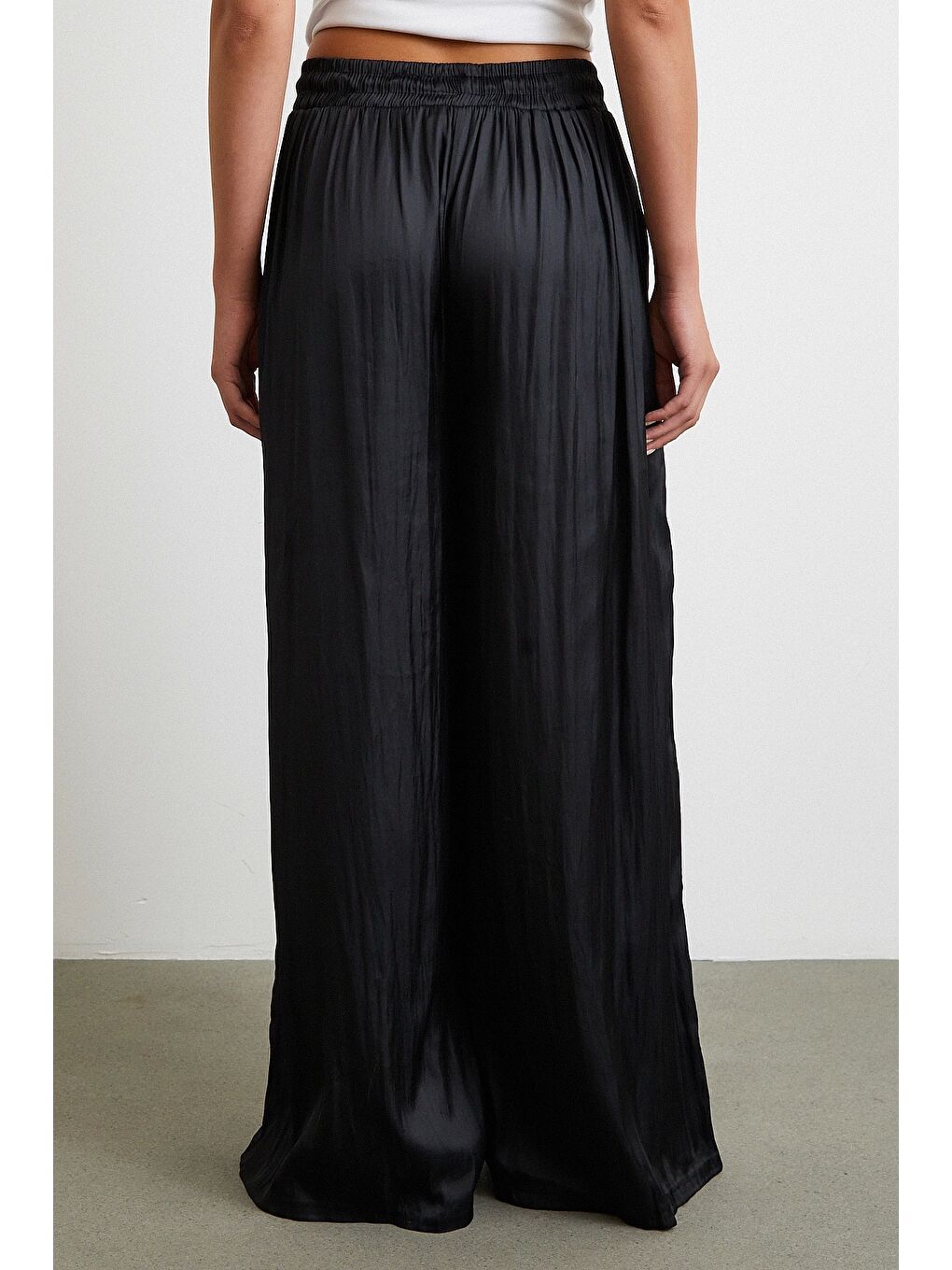 Beli Lastikli Geniş Paça Büzgülü Pantolon Siyah-5