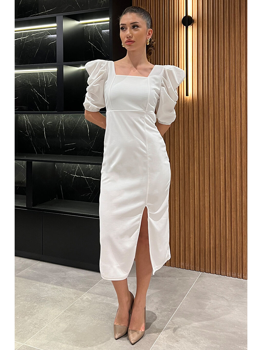 Beyaz Kadın Sırt Dekolteli Yırtmaçlı Kare Yaka Elbise-1