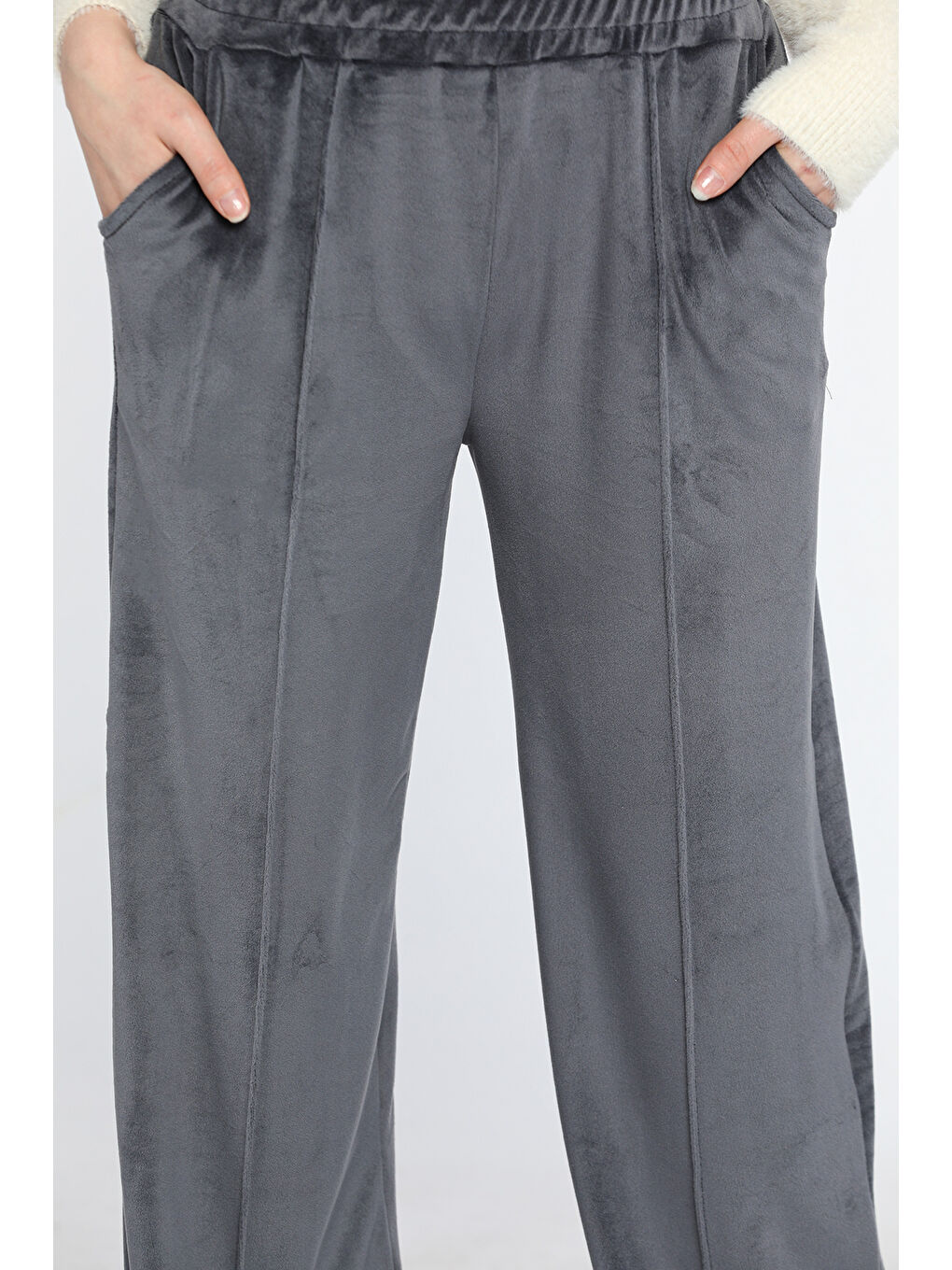 Gri Kadın Kadife Ön Çimalı Bol Paça Pantolon-3