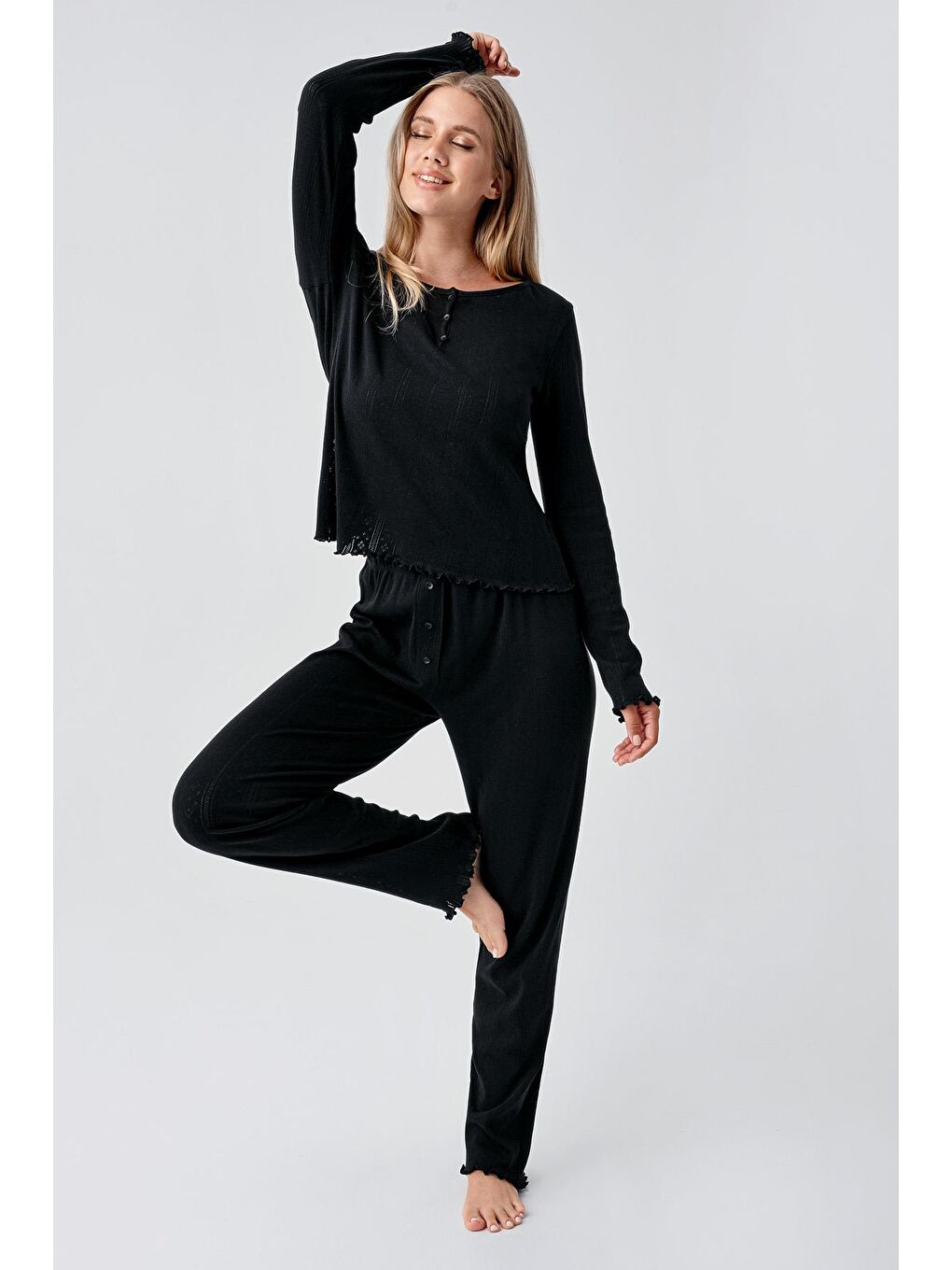 Siyah Uzun Kollu Ajurlu Düğmeli Esnek Pamuklu Pijama Takım 18213-1