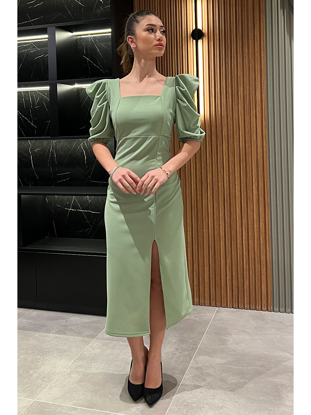 Yeşil Kadın Sırt Dekolteli Yırtmaçlı Kare Yaka Elbise