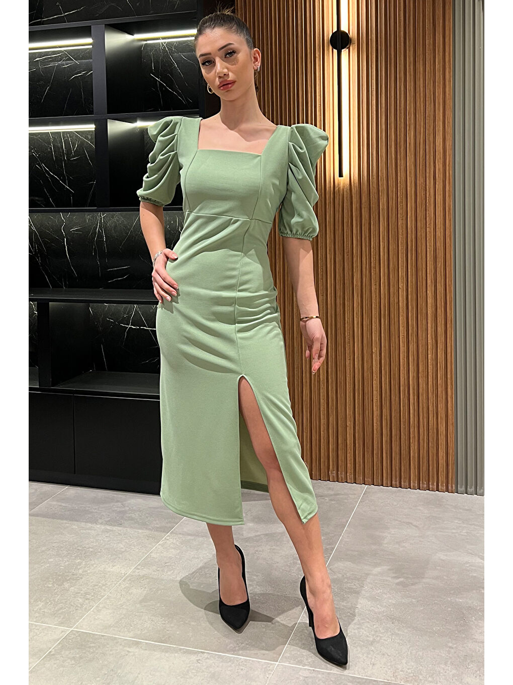 Yeşil Kadın Sırt Dekolteli Yırtmaçlı Kare Yaka Elbise-1