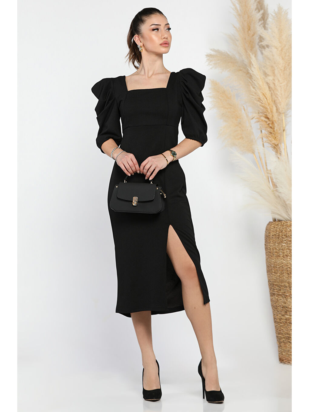 Siyah Kadın Sırt Dekolteli Yırtmaçlı Kare Yaka Elbise-1