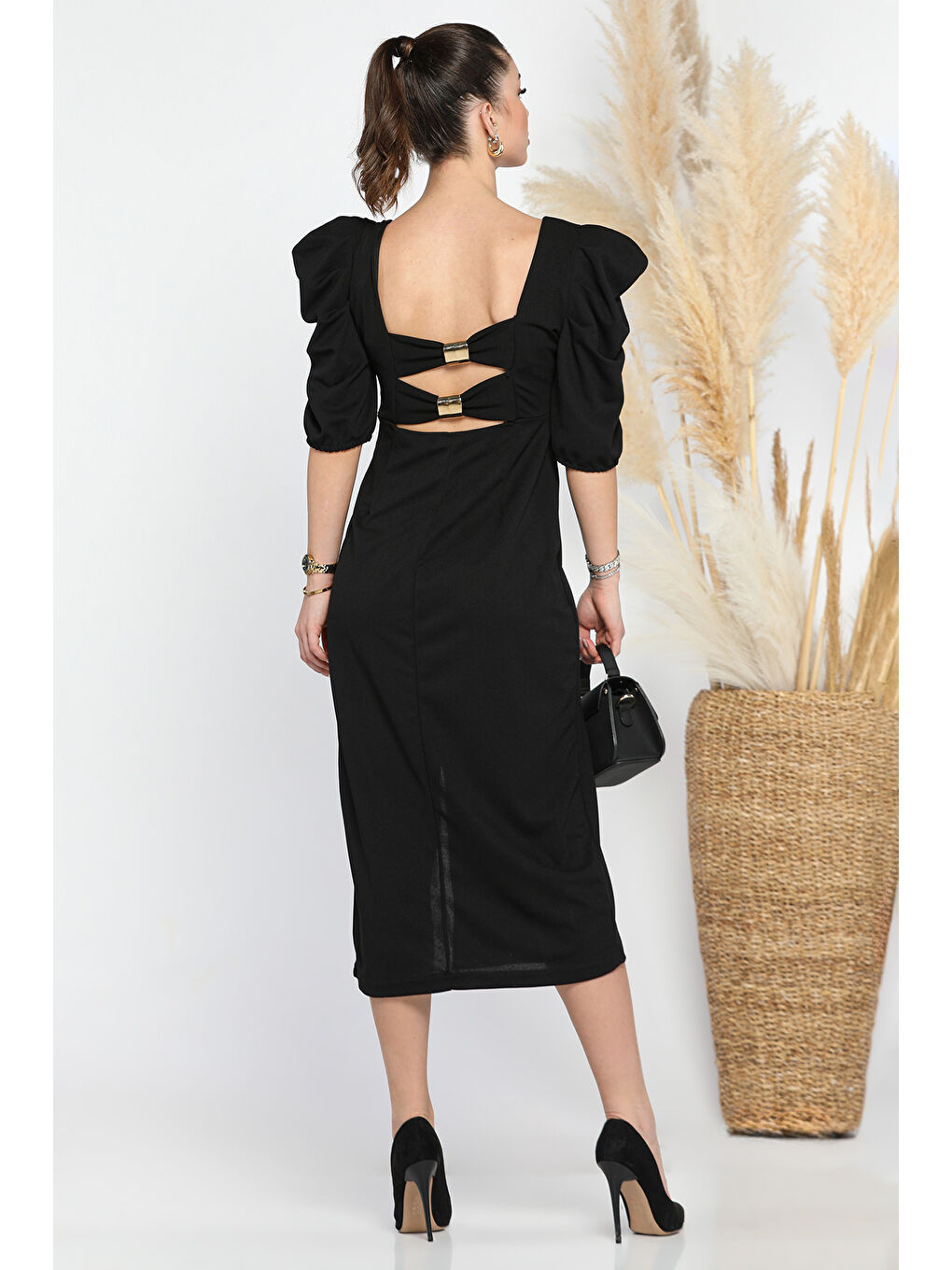 Siyah Kadın Sırt Dekolteli Yırtmaçlı Kare Yaka Elbise-2