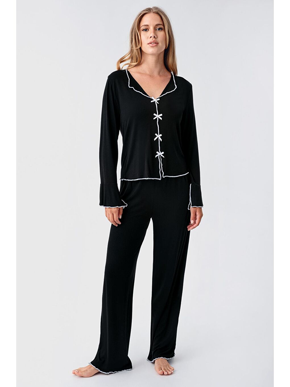 Siyah Uzun Kollu Kurdele Fiyonk Detaylı Esnek Viskoz Pijama Takım 18208-1