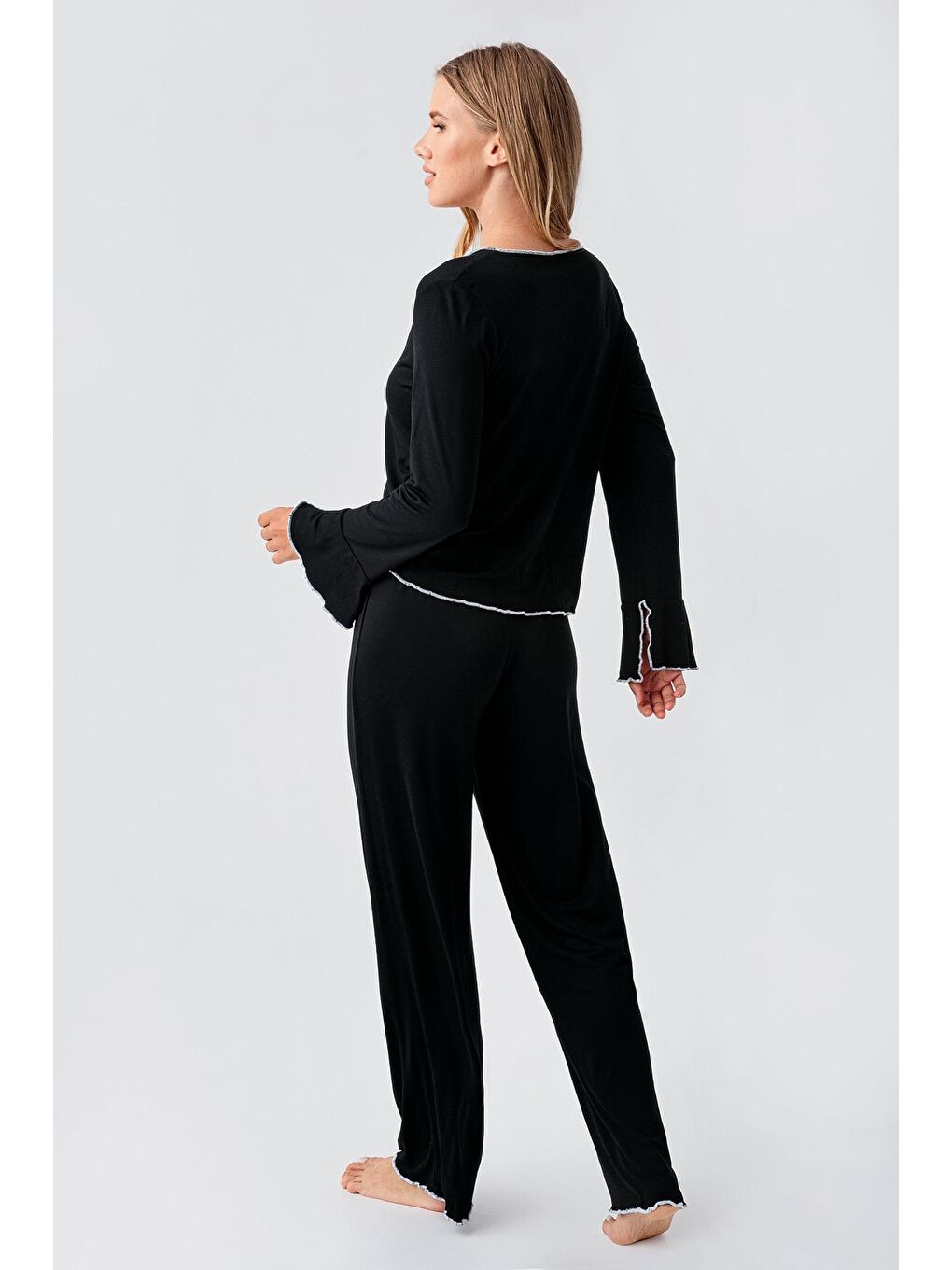Siyah Uzun Kollu Kurdele Fiyonk Detaylı Esnek Viskoz Pijama Takım 18208-2