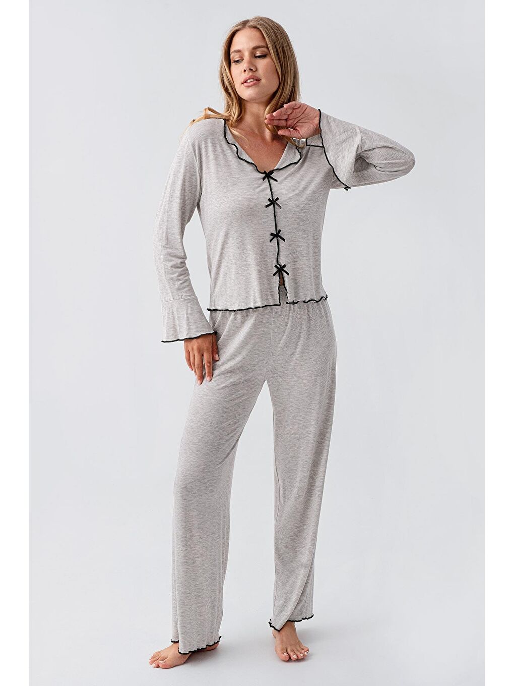 Gri Uzun Kollu Kurdele Fiyonk Detaylı Esnek Viskoz Pijama Takım 18208