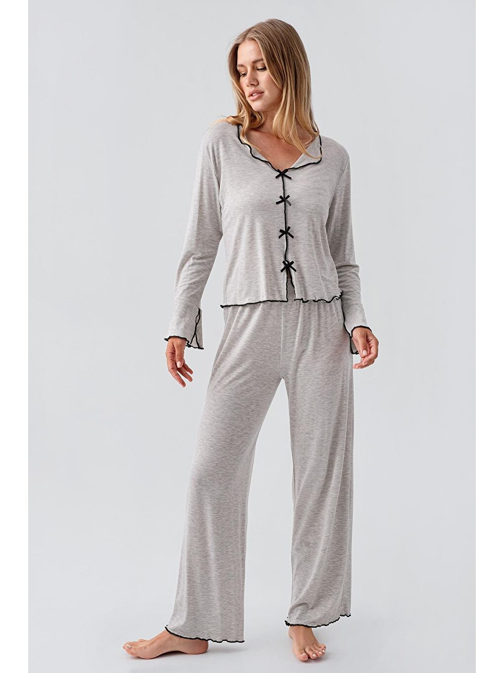 Gri Uzun Kollu Kurdele Fiyonk Detaylı Esnek Viskoz Pijama Takım 18208-1