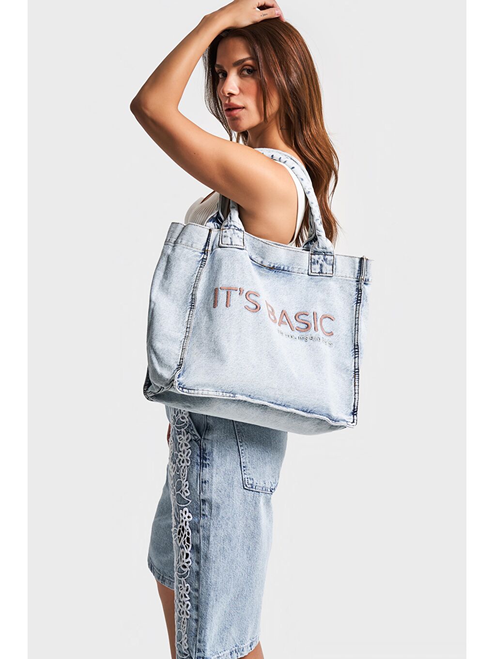 Mavi Jean Rengi P-3W4-27 Nakışlı Körüklü Askılı Denim Çanta-1