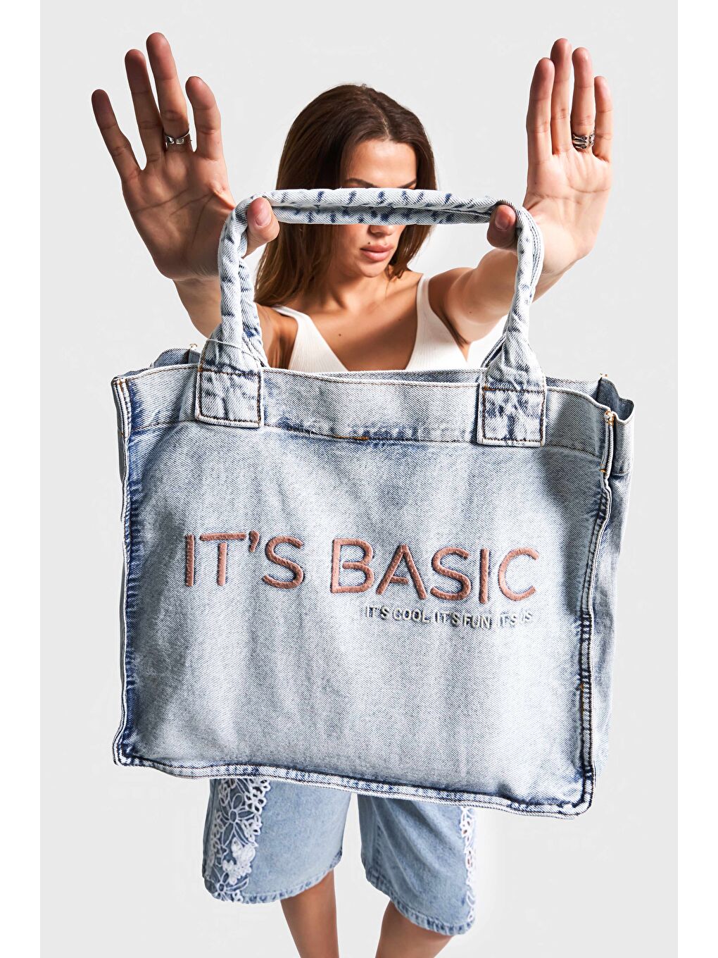 Mavi Jean Rengi P-3W4-27 Nakışlı Körüklü Askılı Denim Çanta