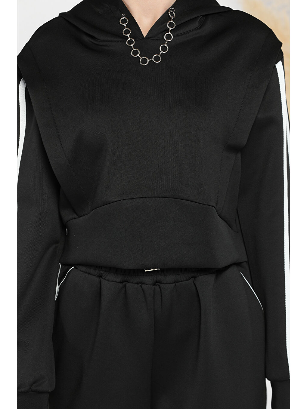 Siyah Kadın Kapüşonlu Şeritli Zincir Detaylı Eşofman Takımı-3