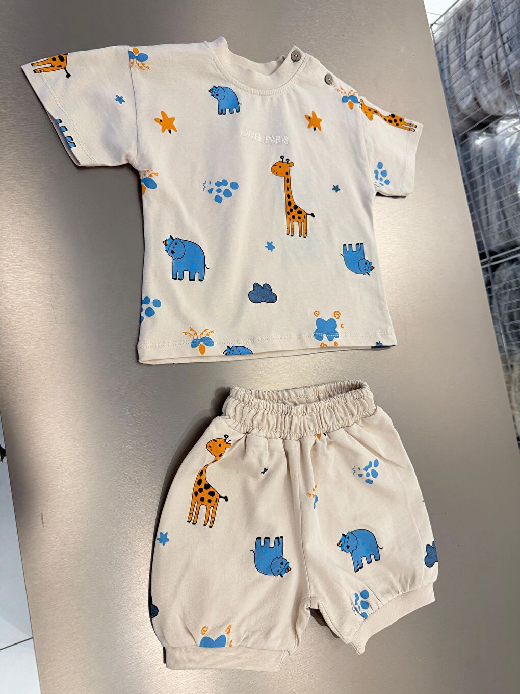 Karışık Unisex Çocuk Pamuklu Ekru Safari Hayvan Desenli Tişört Şort Takım-1