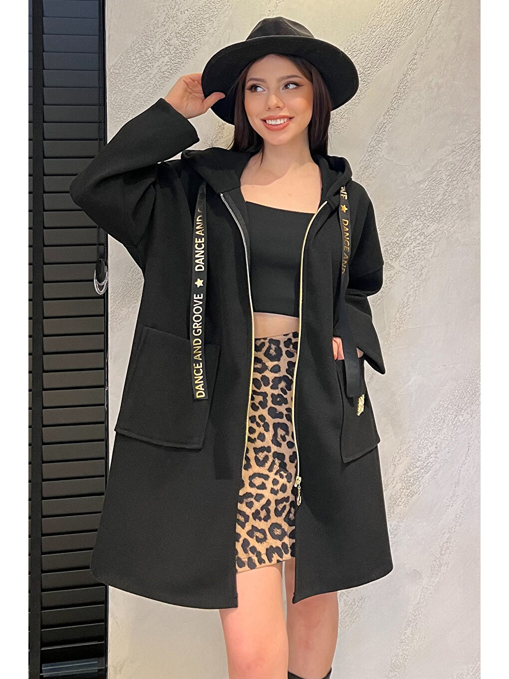 Siyah Kapüşonlu Fermuarlı Kadın Ceket-1