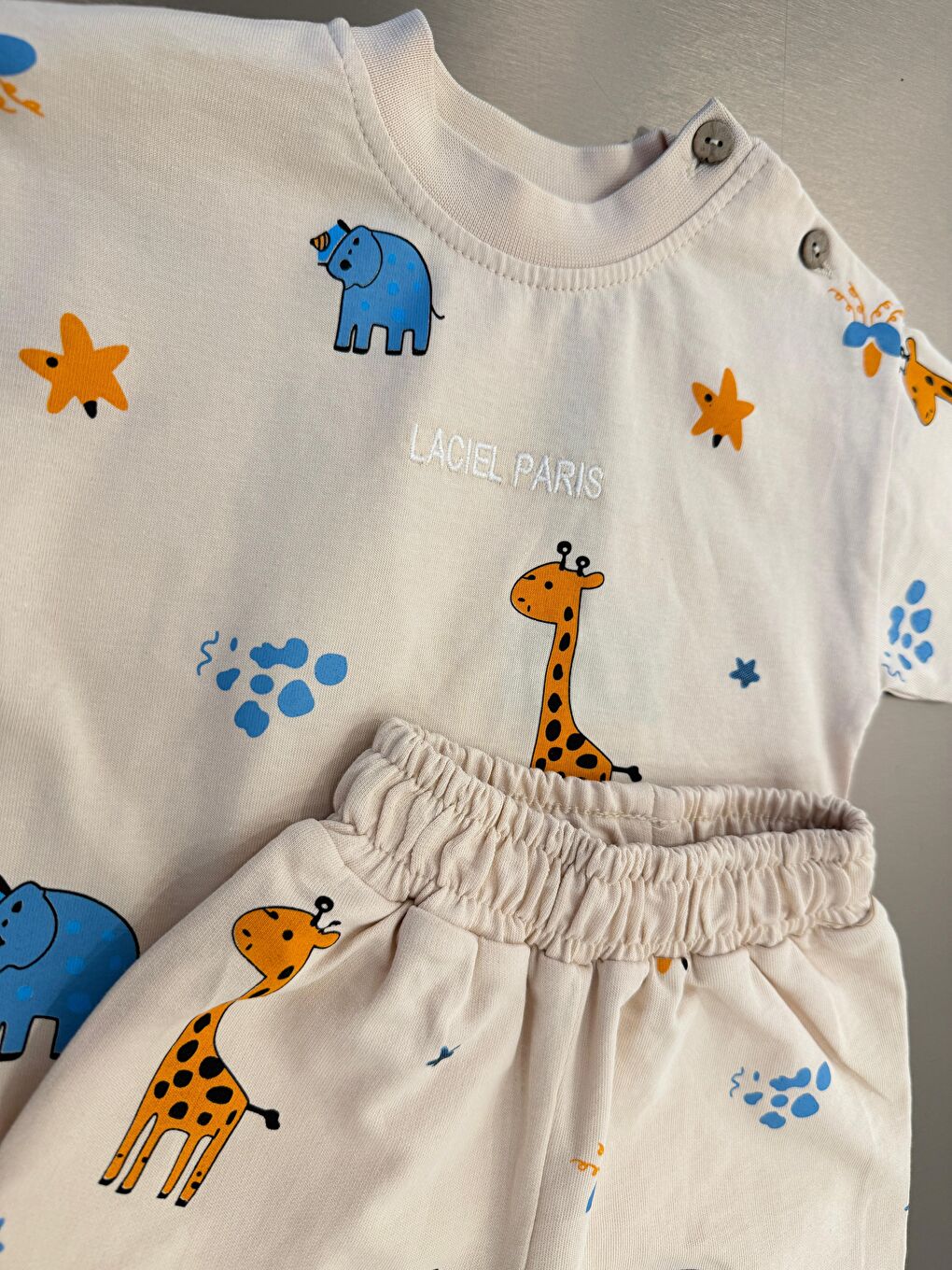 Karışık Unisex Çocuk Pamuklu Ekru Safari Hayvan Desenli Tişört Şort Takım-2