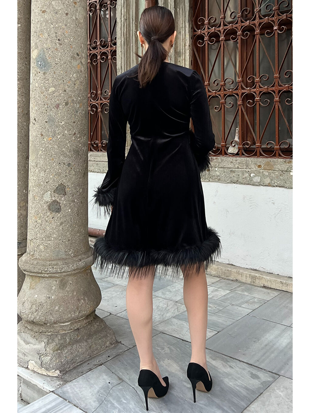 Siyah Kadın Tüy Detaylı Kloş Mini Elbise-3