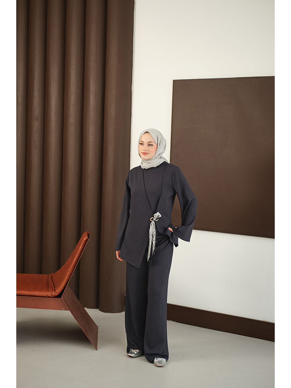 Gri Kadın Önü Fular Detay Takım Füme-1