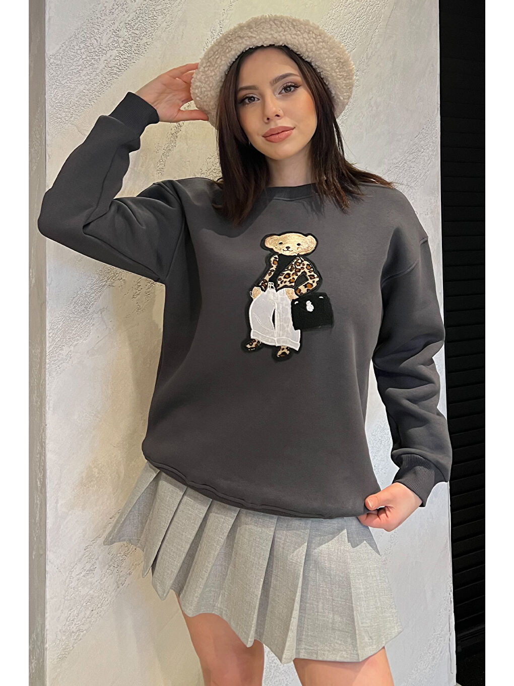 Gri Kadın Bisiklet Yaka Aplikeli Sweatshirt (aplike Ayılar Farklı Gelebilir)-1
