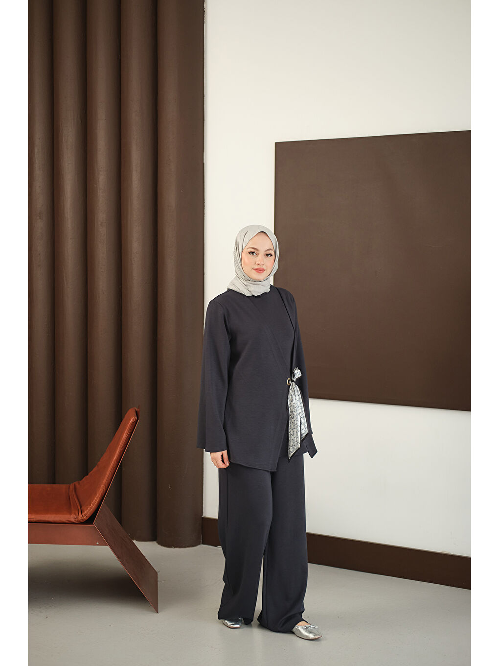 Gri Kadın Önü Fular Detay Takım Füme-2