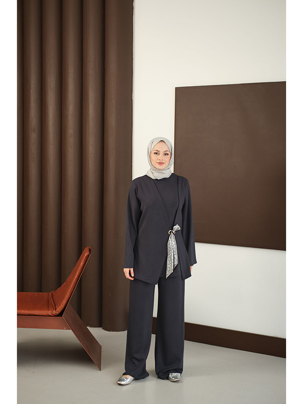 Gri Kadın Önü Fular Detay Takım Füme-3