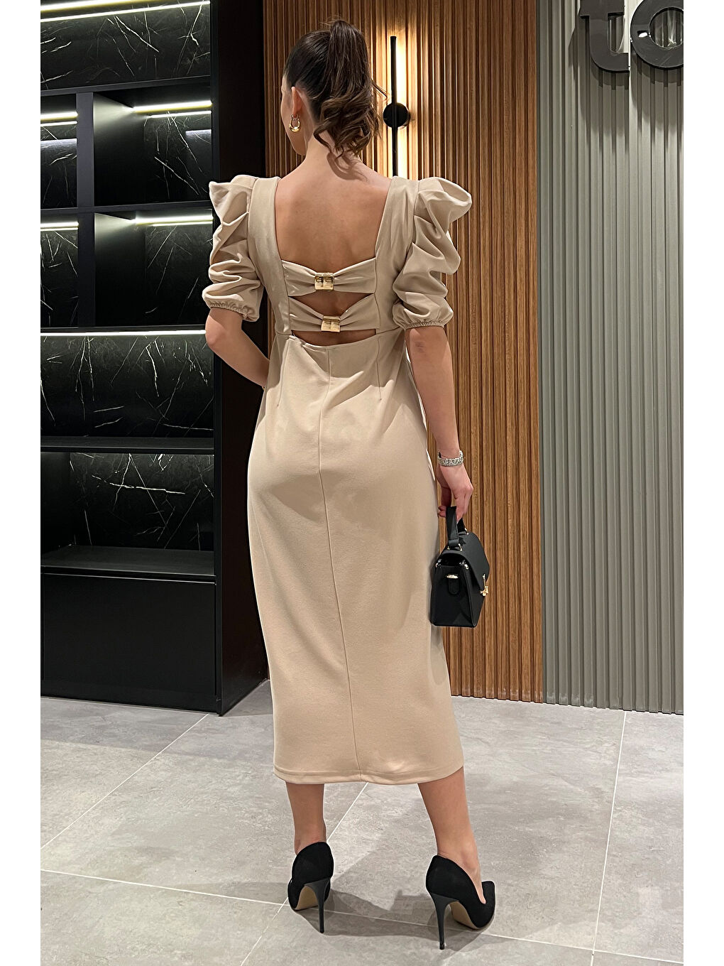 Bej Kadın Sırt Dekolteli Yırtmaçlı Kare Yaka Elbise-3