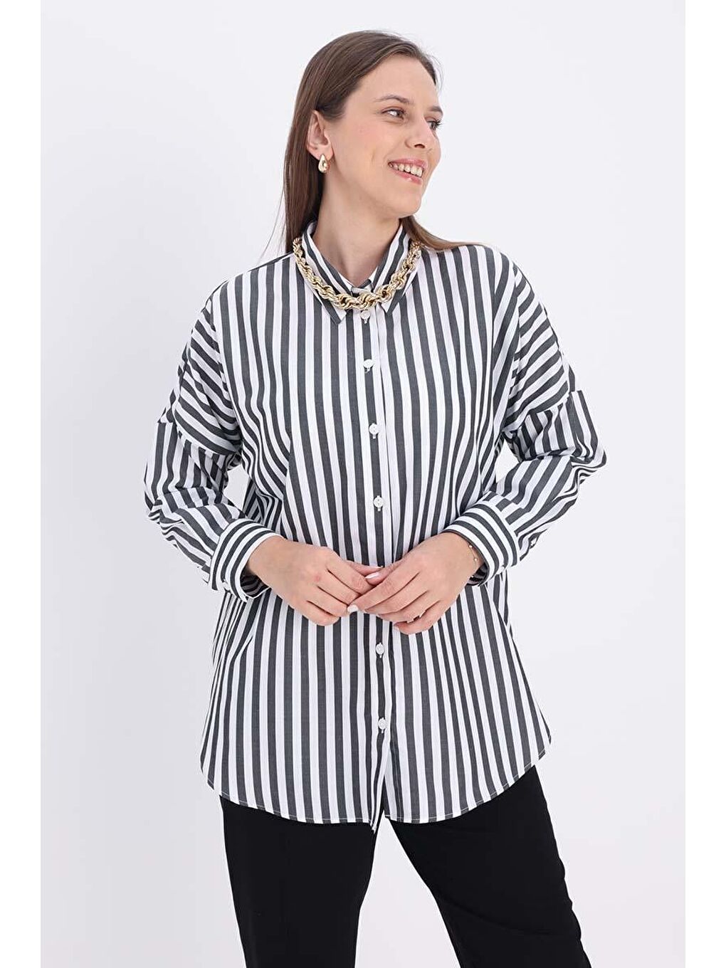 Beyaz-Siyah-Oversize Basic Gömlek