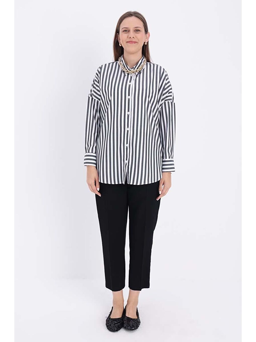 Beyaz-Siyah-Oversize Basic Gömlek-1